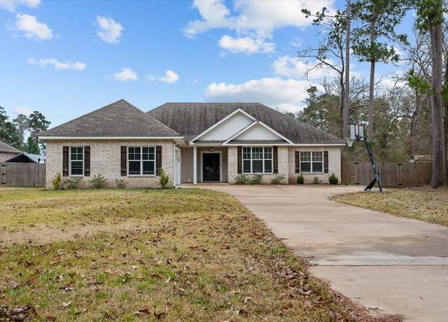 Property at 305 Acorn Dr, Lufkin, TX 75904, 3 beds, 2 baths