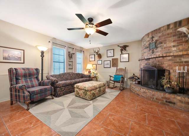 Property at 309 Echo Ln, Lufkin, TX 75904, 3 beds, 2 baths