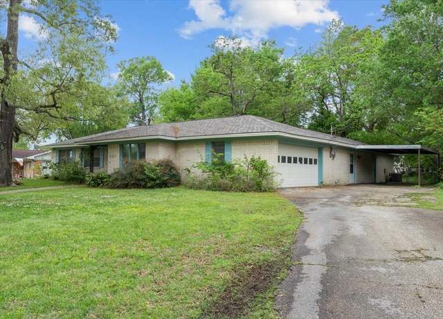 Property at 301 Cunningham Dr, Lufkin, TX 75901, 4 beds, 3 baths
