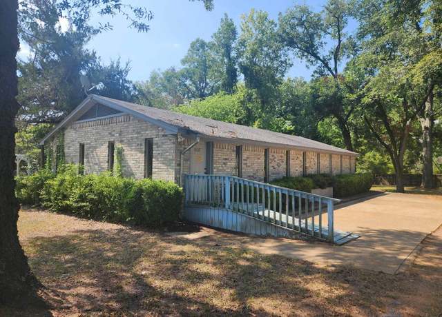 Property at 408 E Shelbyville St, Center, TX 75935