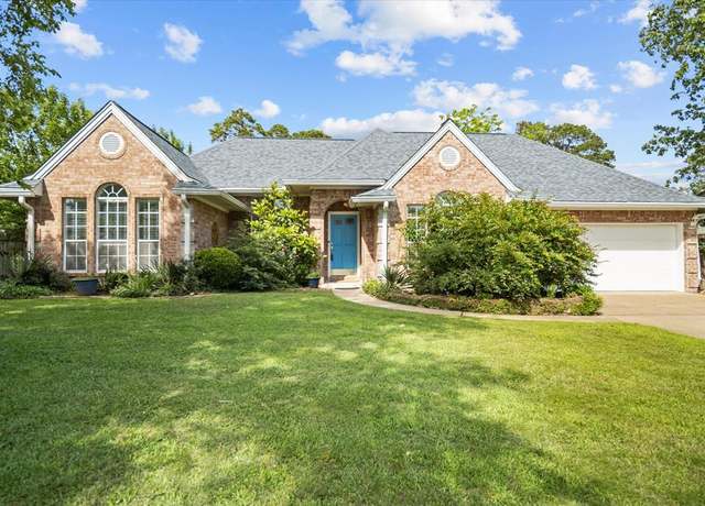 Property at 111 Westchester St, Lufkin, TX 75901, 3 beds, 2 baths