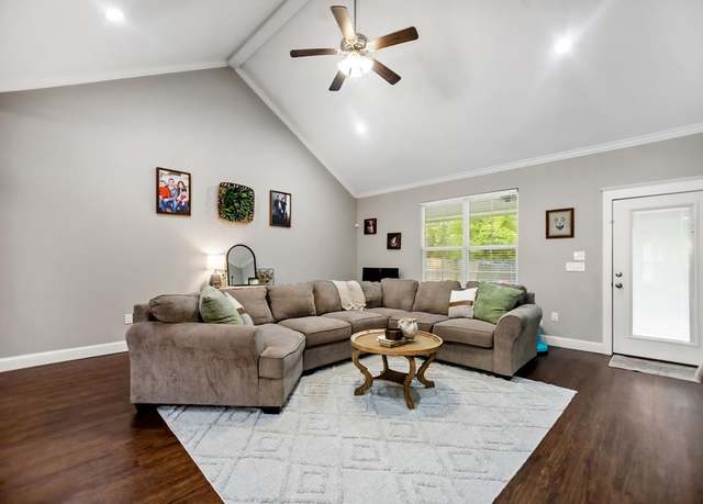 Property at 255 Oak Meadow Ln, Lufkin, TX 75904, 3 beds, 2 baths