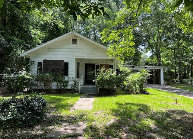 Property at 886 Johnson St, Jasper, TX 75951, 3 beds, 2 baths