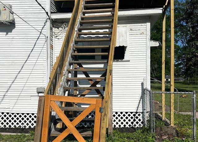 Property at 305 A W Main St, Kirbyville, TX 75956, 1 bed, 1 bath