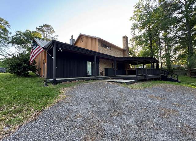 Property at 1121 Pine Ter, Center, TX 75935, 5 beds, 2.5 baths