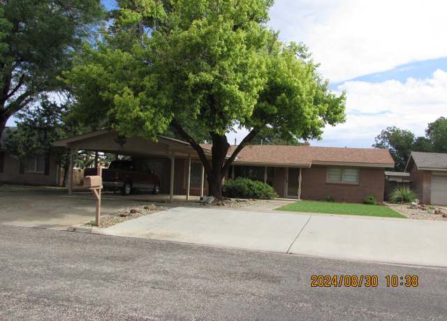 Property at 1726 W Avenue F, Muleshoe, TX 79347, 3 beds, 2 baths