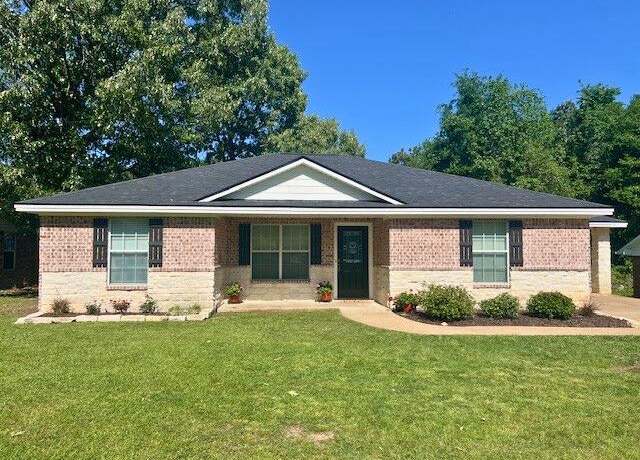 Property at 179 Meadowbrook Dr, Lufkin, TX 75904, 3 beds, 2 baths