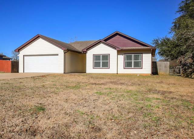 Property at 161 Henderson St, Huntington, TX 75949, 3 beds, 2 baths