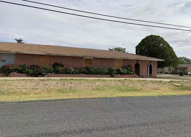 Property at 501 Irving St, Hereford, TX 79045, 4 beds, 2 baths