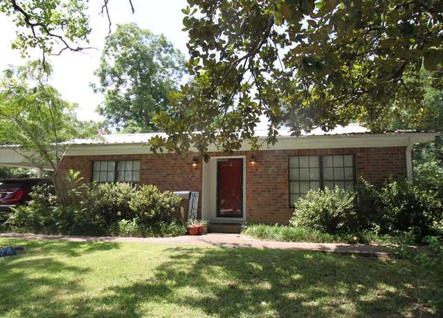 Property at 111 West Pecan St, Huntington, TX 75949, 3 beds, 3 baths