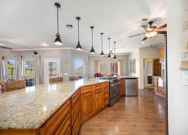 Property at 202 Mission Hills Dr, Lufkin, TX 75901, 4 beds, 3.5 baths