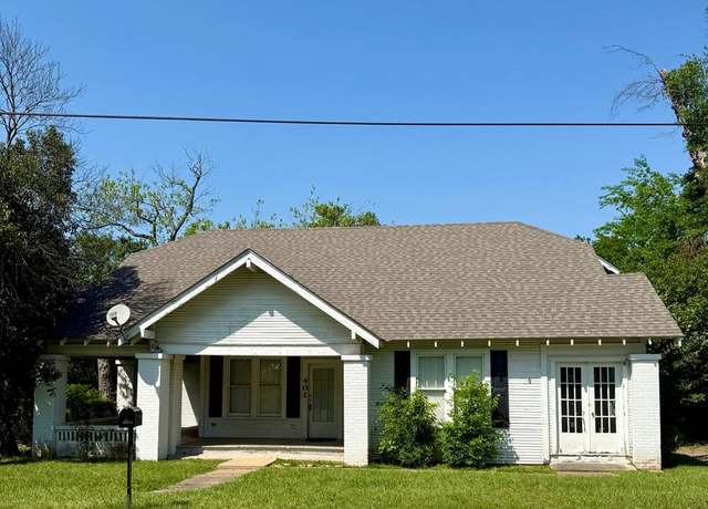 Property at 401 Cora St, Center, TX 75935, 4 beds, 2 baths
