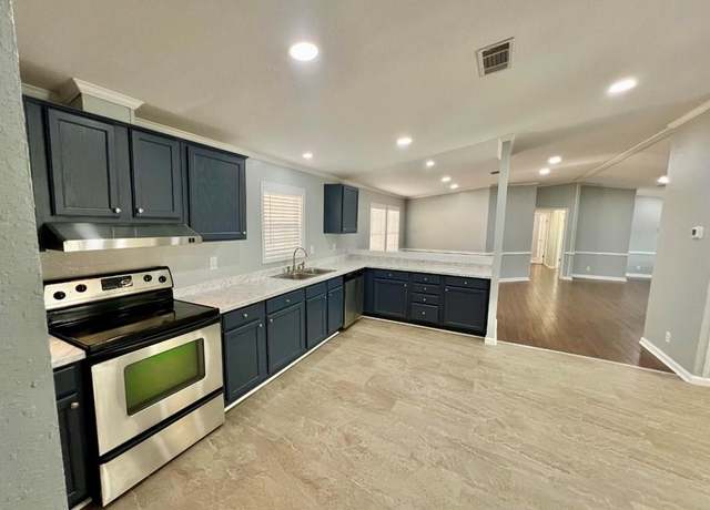 Property at 151 Robin Dr, Brookeland, TX 75931, 6 beds, 2 baths