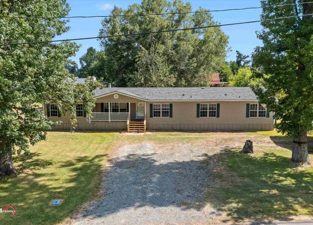 Property at 421 W Phiffer St, Carthage, TX 75633, 5 beds, 3 baths