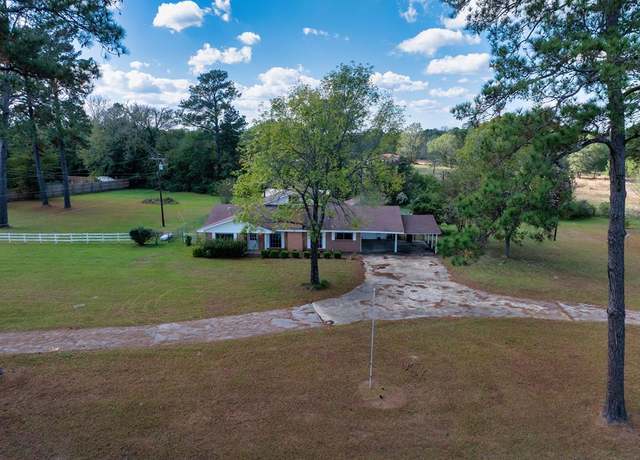 Property at 1033 Hwy 94, Groveton, TX 75845, 3 beds, 2 baths
