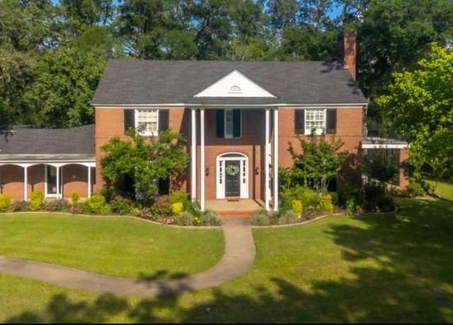 Property at 907 Southwood Dr, Lufkin, TX 75901, 4 beds, 2.5 baths