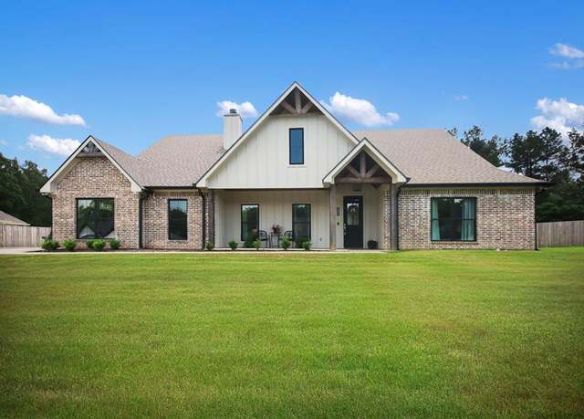 Property at 209 Shady Oaks, Lufkin, TX 75904, 3 beds, 2.5 baths