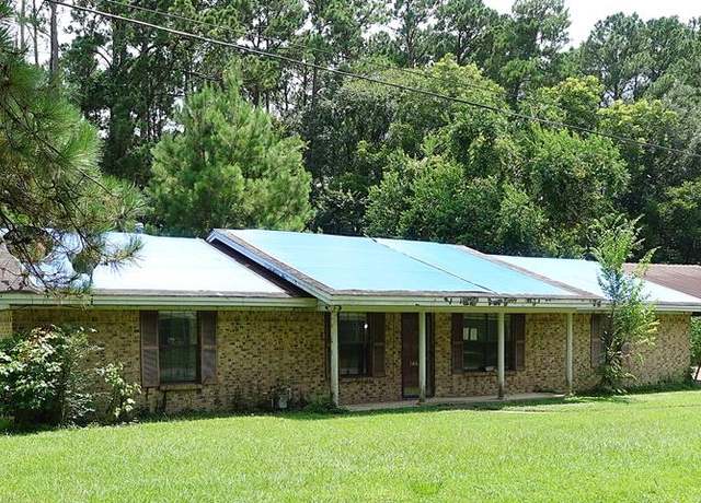 Property at 706 Avenue A, Huntington, TX 75949, 3 beds, 2 baths