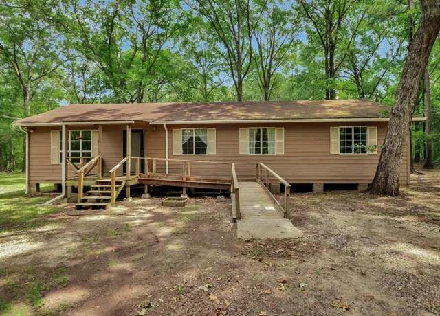 Property at 140 Laura Ln, Pollok, TX 75969, 4 beds, 2 baths