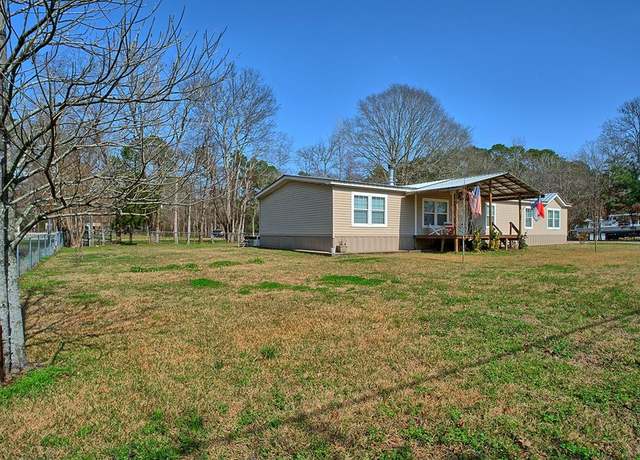 Property at 301 Lillian St, Hemphill, TX 75948, 4 beds, 2 baths