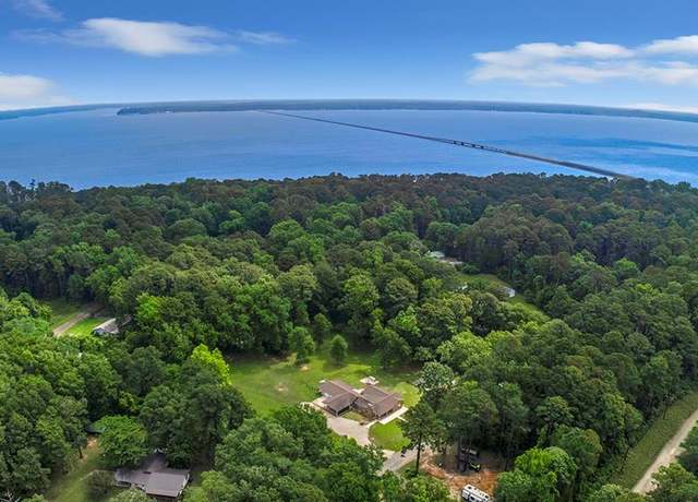Property at 320 Admiral Dr, Hemphill, TX 75948, 3 beds, 3 baths