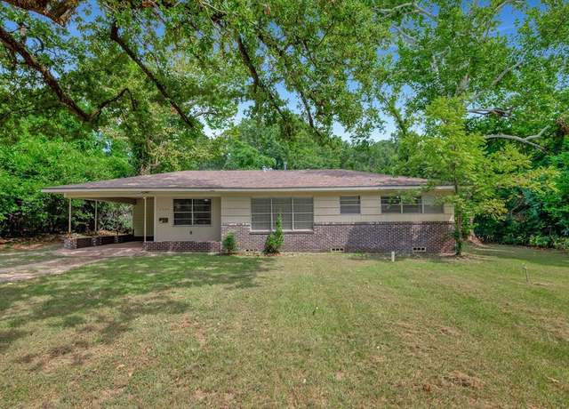 Property at 1324 Durst St, Nacogdoches, TX 75961, 3 beds, 2 baths