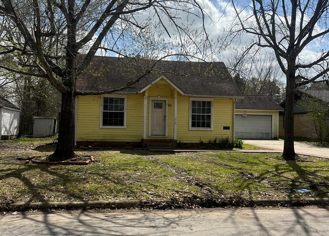 Property at 215 House St, Lufkin, TX 75904, 3 beds, 2 baths