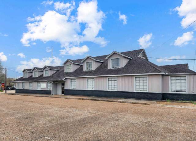 Property at 229 N Bowie St, Jasper, TX 75951, 4 baths