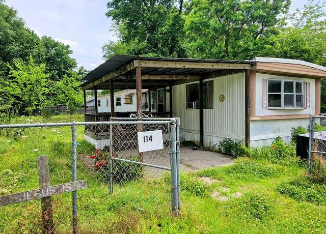 Property at 114 Linn St, Huntington, TX 75949, 3 beds, 1 bath
