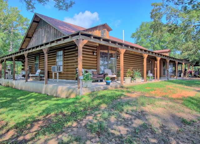 Property at 386 Paradise Dr, Hemphill, TX 75948, 4 beds, 3.5 baths