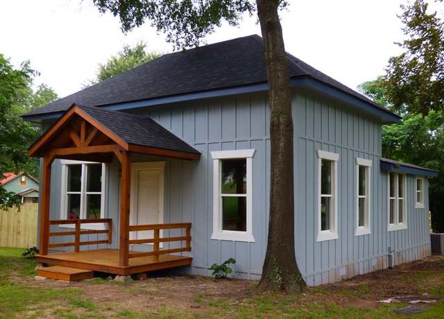 Property at 276 Commerce St, Alto, TX 75925, 3 beds, 2 baths