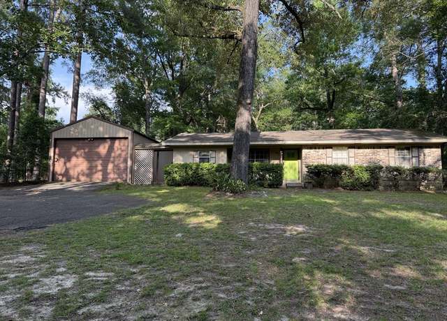 Property at 207 Westwood Pl, Lufkin, TX 75901, 3 beds, 1.5 baths