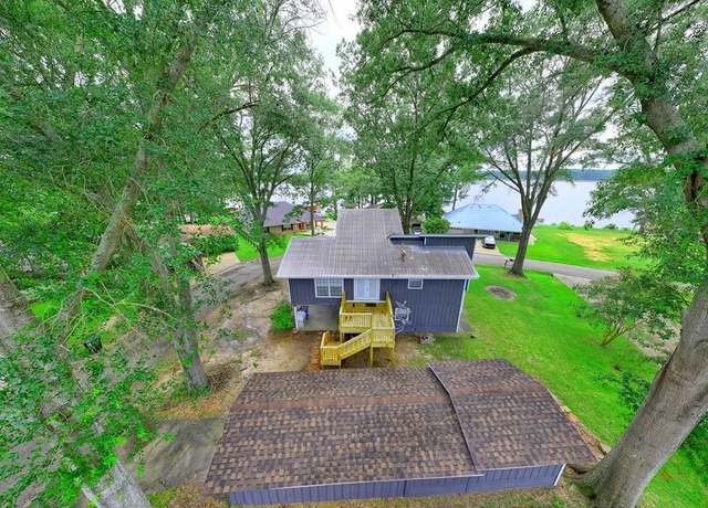Property at 231 Lakeside Dr, Hemphill, TX 75948, 4 beds, 2 baths