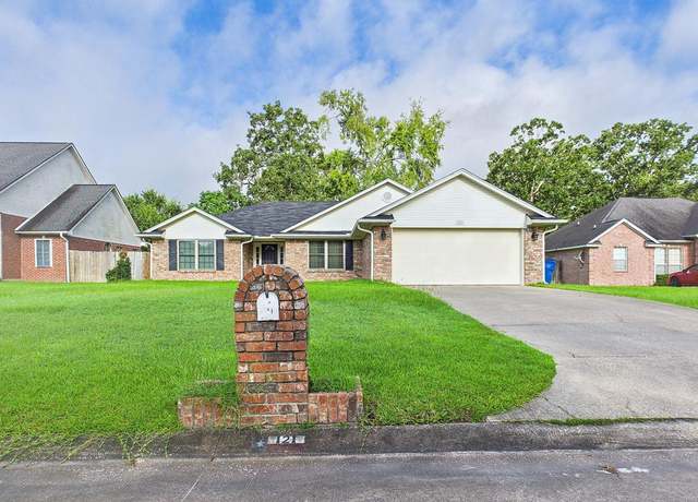 Property at 121 Gladstone Pl, Lufkin, TX 75904, 3 beds, 2 baths