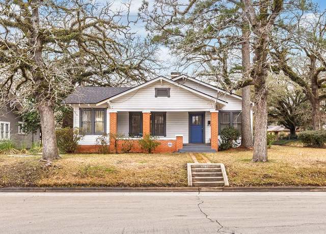 Property at 1002 S 1st St, Lufkin, TX 75901, 2 beds, 1.5 baths