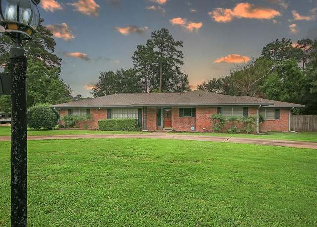 Property at 901 Wildbriar Dr, Lufkin, TX 75904, 4 beds, 2 baths