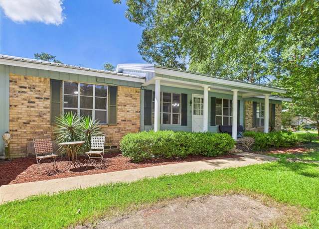 Property at 132 Preston St, Lufkin, TX 75901, 3 beds, 2 baths
