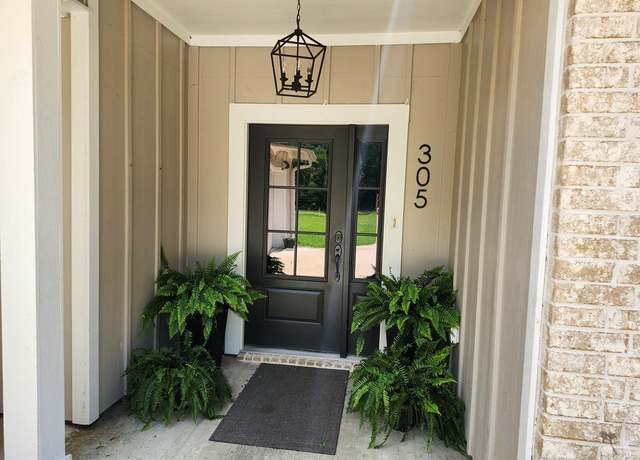 Property at 305 Acorn Dr, Lufkin, TX 75904, 3 beds, 2 baths
