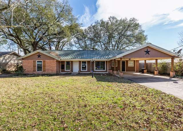 Property at 915 Jefferson Ave, Lufkin, TX 75904, 3 beds, 2.5 baths