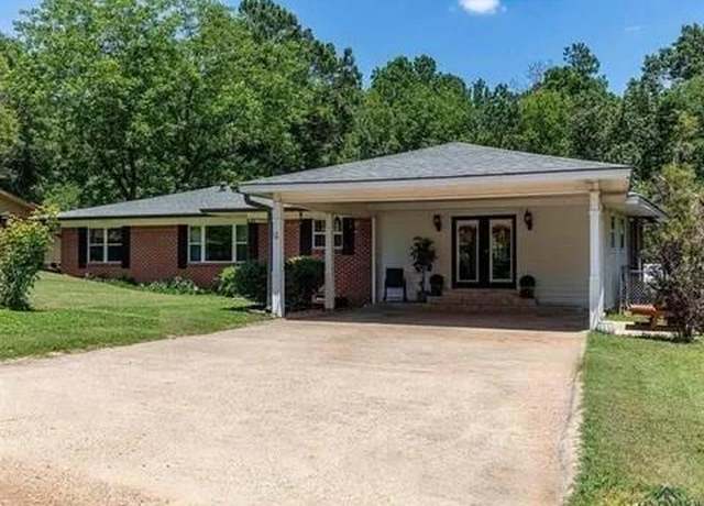 Property at 211 Gladstone St, Center, TX 75935, 3 beds, 2 baths