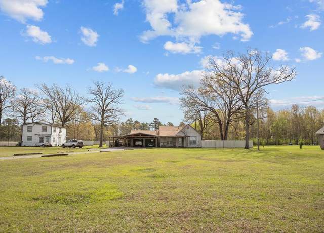 Property at 2110 Spence St, Lufkin, TX 75904, 7 beds, 4 baths