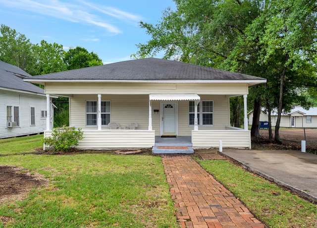 Property at 106 Hines St, Diboll, TX 75941, 3 beds, 1.5 baths