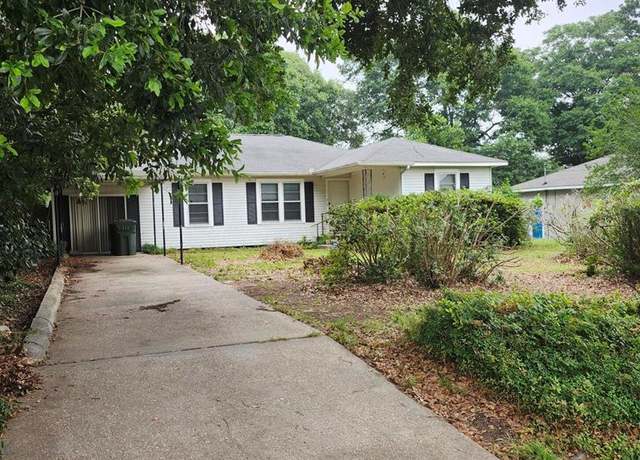 Property at 216 Morris St, Jasper, TX 75951, 3 beds, 2 baths