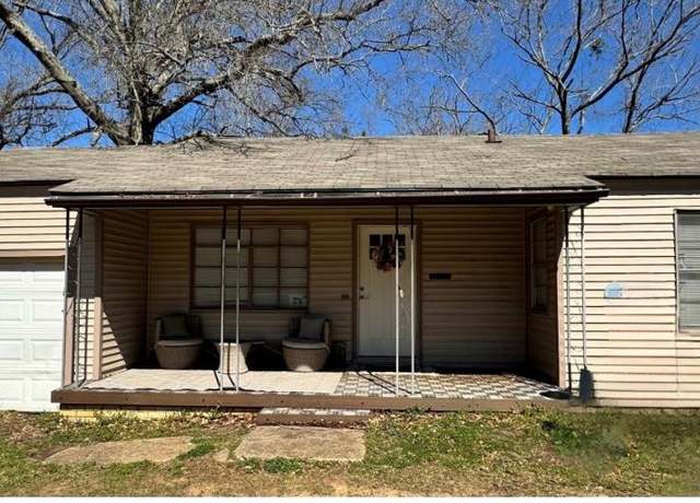 Property at 701 E Pinecrest, Marshall, TX 75672, 2 beds, 1 bath