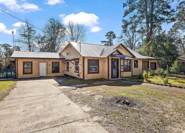 Property at 121 Hasley St, Nacogdoches, TX 75961, 3 beds, 2 baths