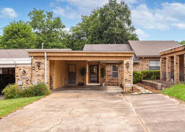 Property at 1019 East Austin St, Nacogdoches, TX 75965, 3 beds, 2 baths