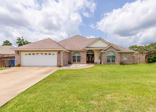 Property at 1706 Juniper, Lufkin, TX 75904, 3 beds, 2.5 baths