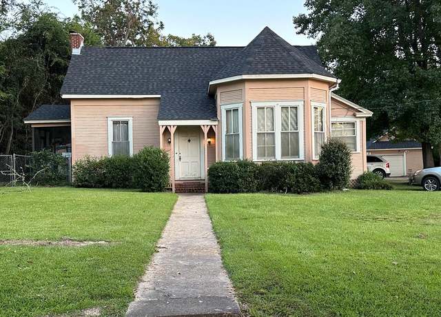 Property at 113 W Kerr Ave, Lufkin, TX 75901, 4 beds, 3 baths