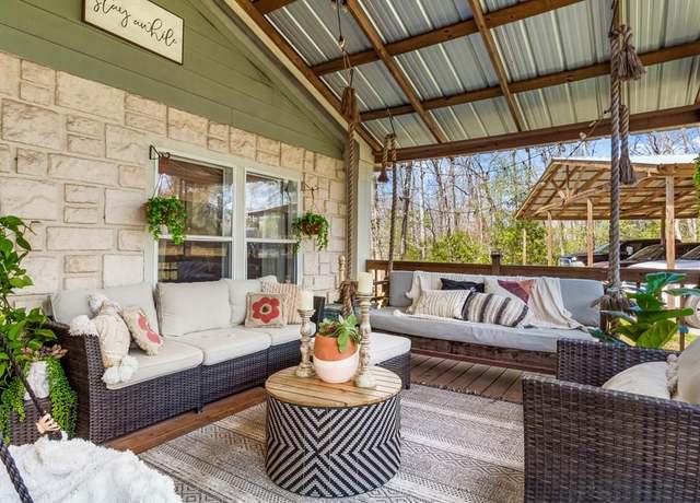 Property at 2515 W Court St, Newton, TX 75966, 4 beds, 3 baths