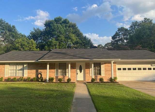 Property at 104 Pinecrest Ct, Lufkin, TX 75901, 3 beds, 2 baths